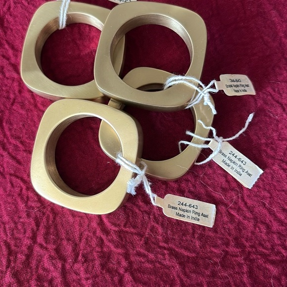 Crate&Barrel Brass Napkin Rings (set of 4) - Picture 6 of 13